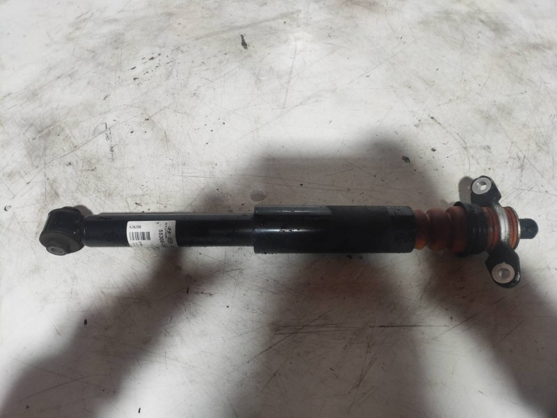 Recambio de amortiguador trasero derecho para hyundai i20 coupe 1.2 16v cat referencia OEM IAM 55300C8000  