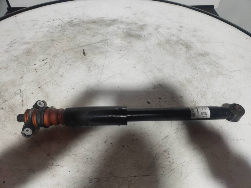 Recambio de amortiguador trasero izquierdo para hyundai i20 coupe 1.2 16v cat referencia OEM IAM 55300C8000  