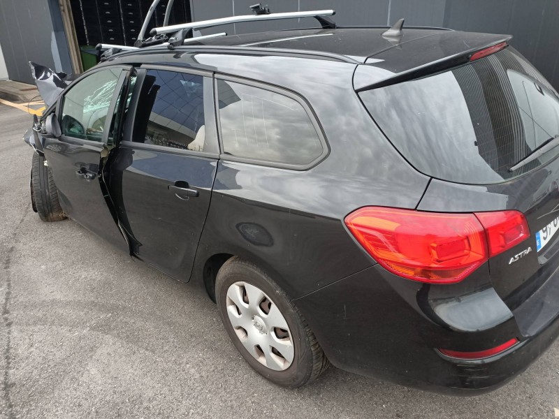 opel astra j sports tourer del año 2011