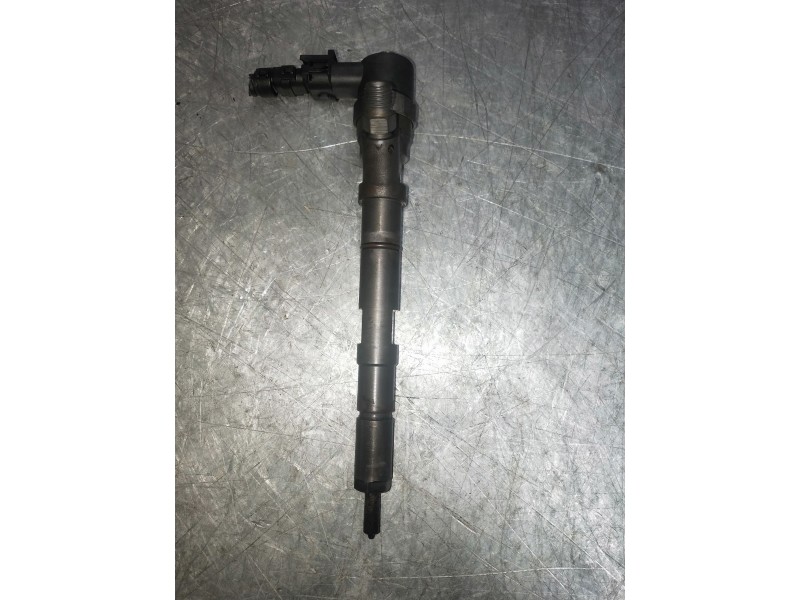 Recambio de inyector para kia sorento referencia OEM IAM 0445110092  