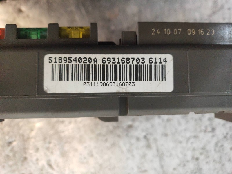 Recambio de caja reles / fusibles para bmw x5 (e70) 3.0d referencia OEM IAM 518954020A 693168703 