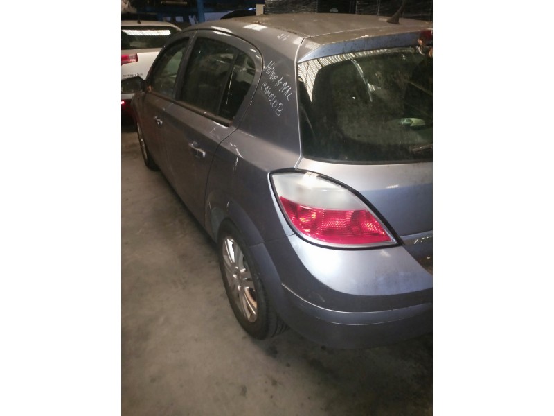 opel astra h berlina del año 2004