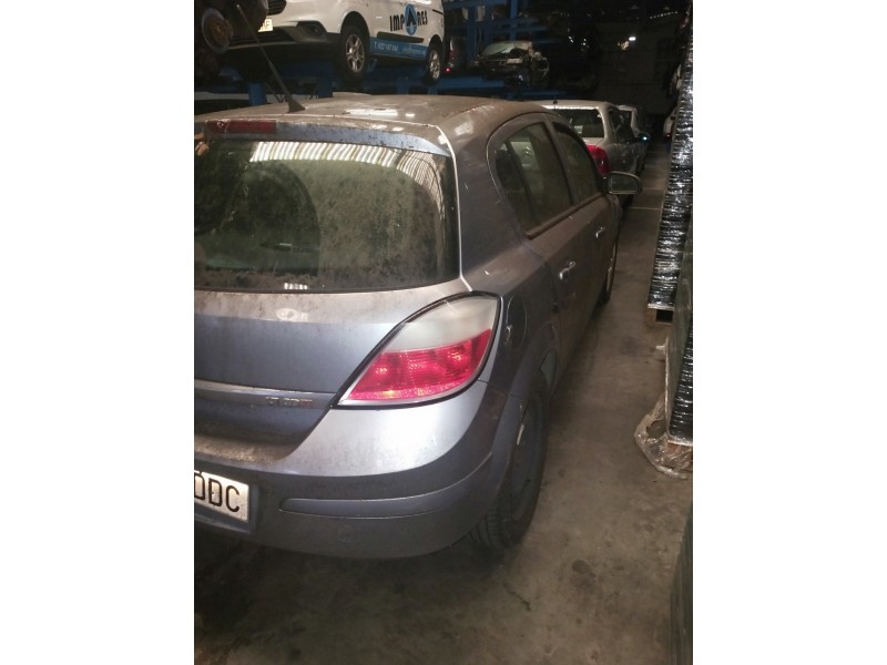 opel astra h berlina del año 2004