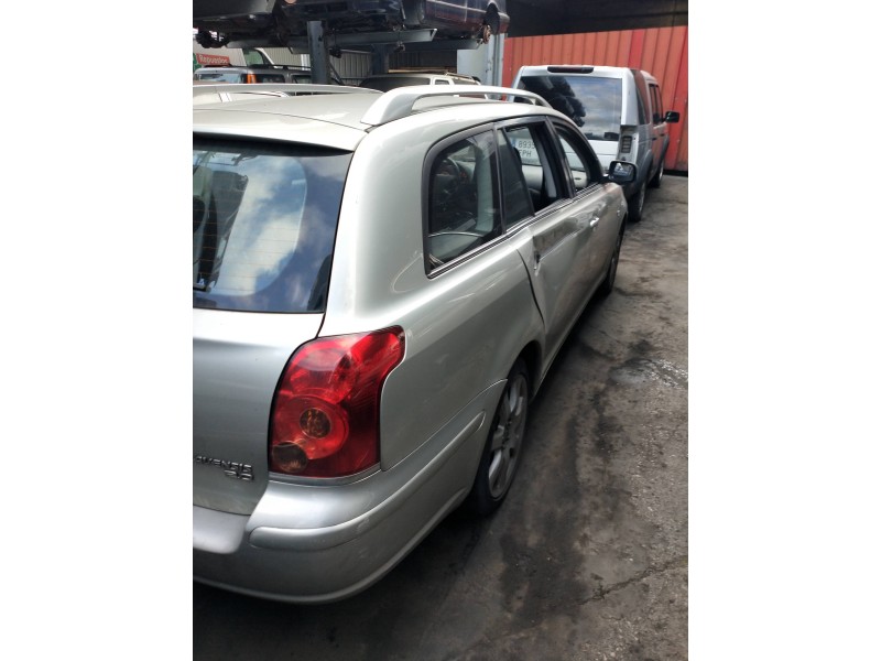 toyota avensis wagon (t25) del año 2004