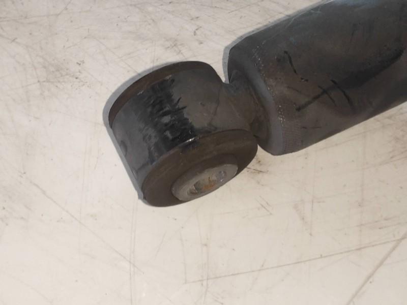 Recambio de amortiguador trasero derecho para renault clio iv business referencia OEM IAM 562109815R  