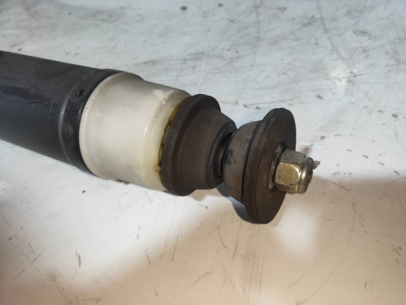 Recambio de amortiguador trasero derecho para renault clio iv business referencia OEM IAM 562109815R  