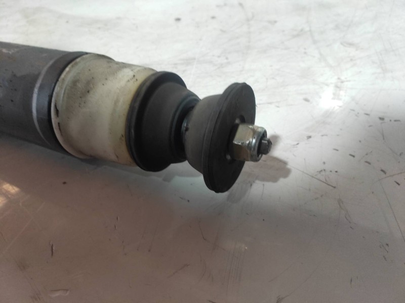 Recambio de amortiguador trasero izquierdo para renault clio iv business referencia OEM IAM 562109815R  