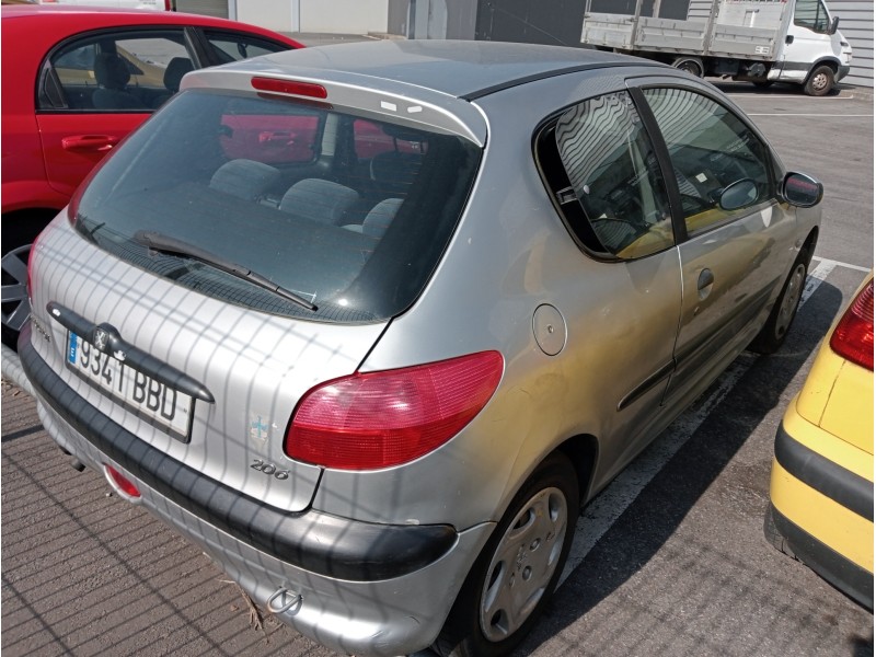 peugeot 206 berlina del año 2000