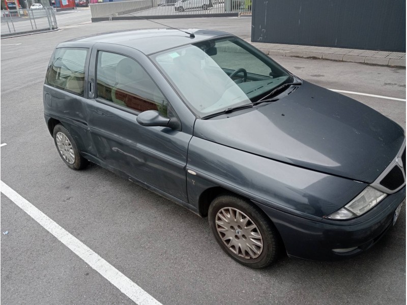 lancia lancia y del año 2003