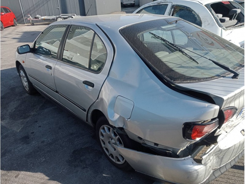 nissan primera berlina (p11) del año 2001