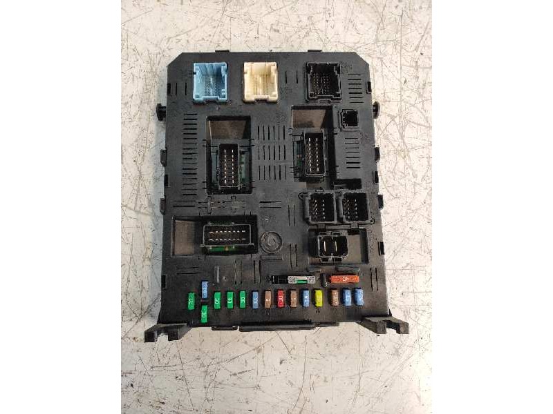 Recambio de caja reles / fusibles para peugeot 307 break / sw (s1) sw port aventura referencia OEM IAM 9660105980 H0501 100605