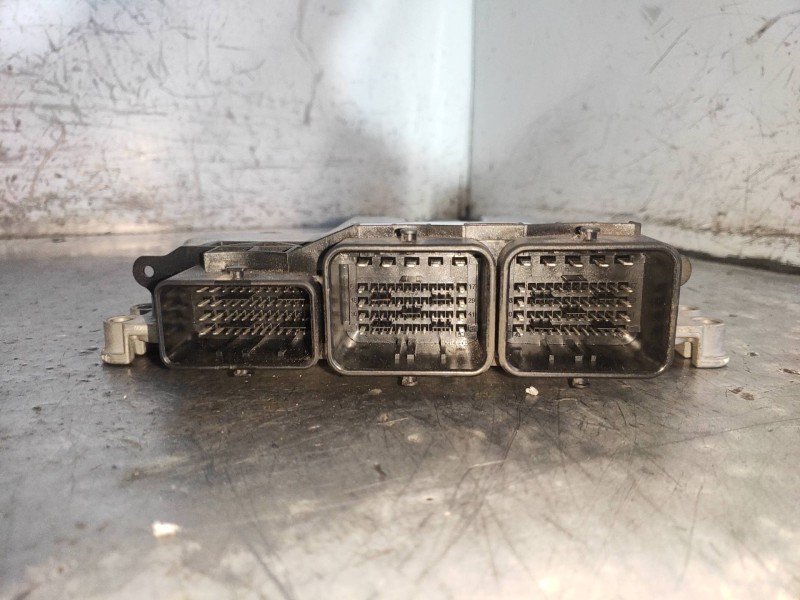 Recambio de centralita motor uce para citroen c-elysée seduction referencia OEM IAM 0281030546 9807885980 9666729580