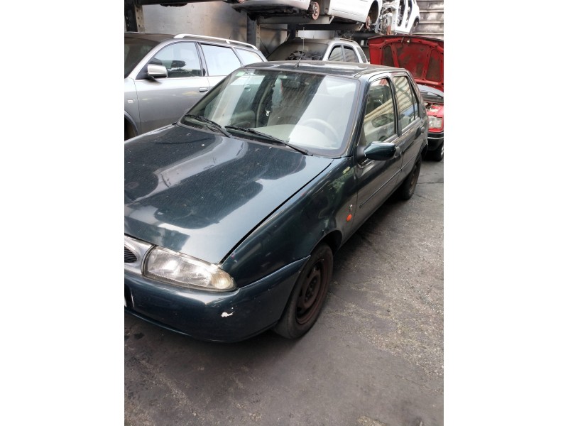 ford fiesta berlina del año 1996