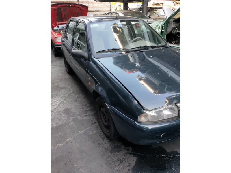 ford fiesta berlina del año 1996