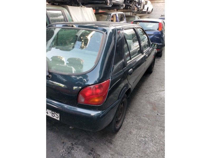 ford fiesta berlina del año 1996
