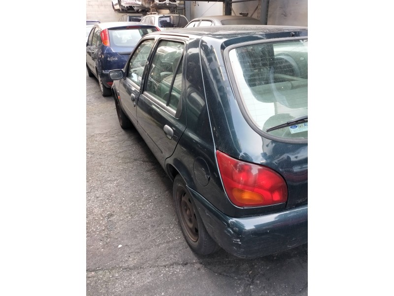 ford fiesta berlina del año 1996