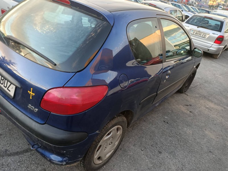 peugeot 206 berlina del año 2001