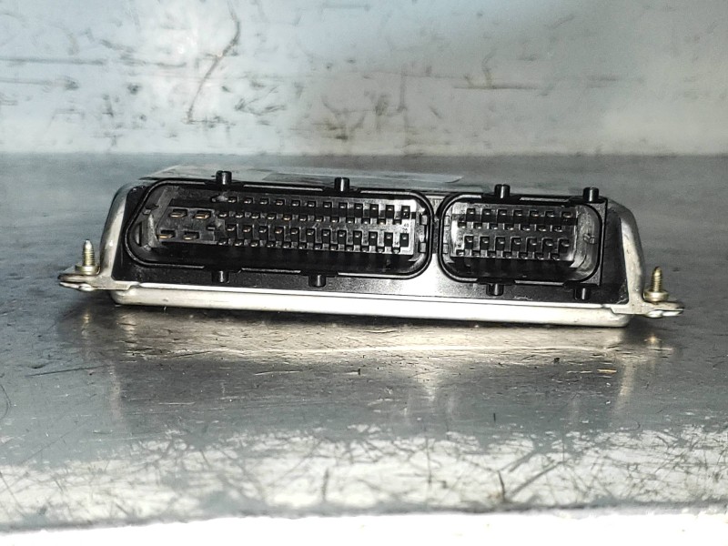 Recambio de centralita motor uce para volkswagen passat berlina (3b2) básico referencia OEM IAM 0261204613 0261204614 8D0907558F