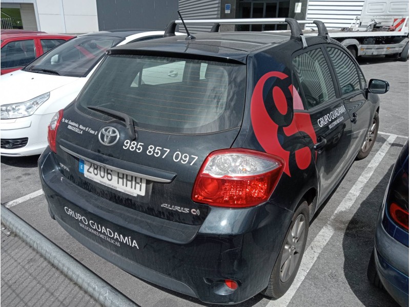 toyota auris del año 2011