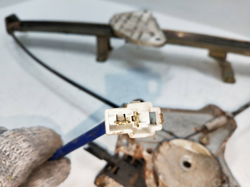 Recambio de elevalunas delantero izquierdo para mitsubishi canter 01/96  pr 35 cabina individual (comfort) referencia OEM IAM MC