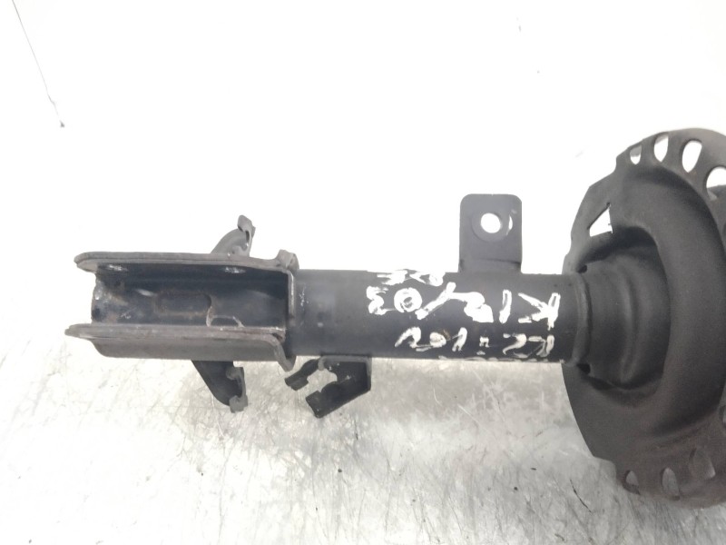 Recambio de amortiguador delantero derecho para nissan micra (k12e) acenta referencia OEM IAM   