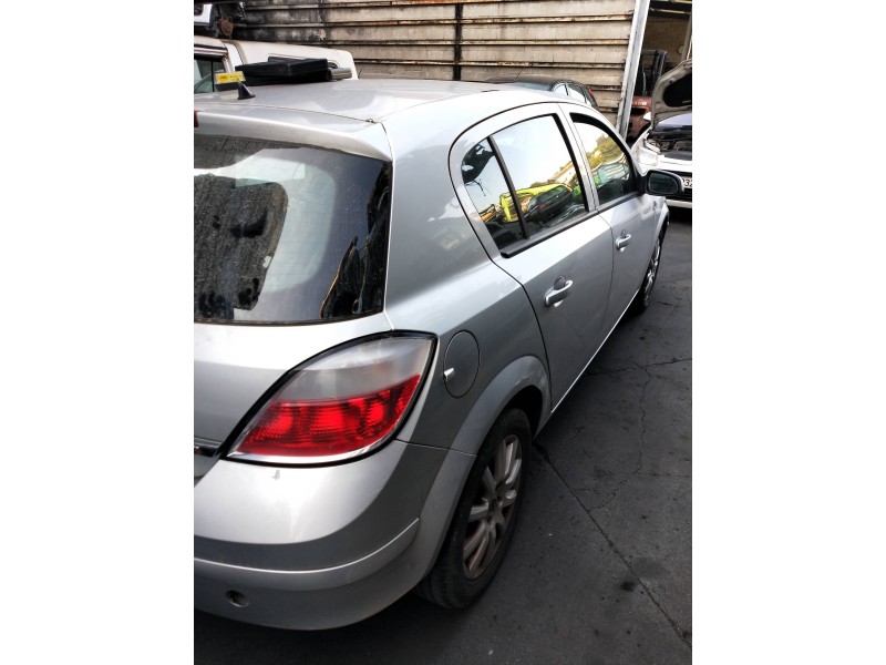 opel astra h berlina del año 2005