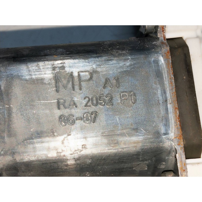 Recambio de elevalunas delantero derecho para mitsubishi colt berlina 5 (z30a) 1.1 cat referencia OEM IAM RA2052P1  3P