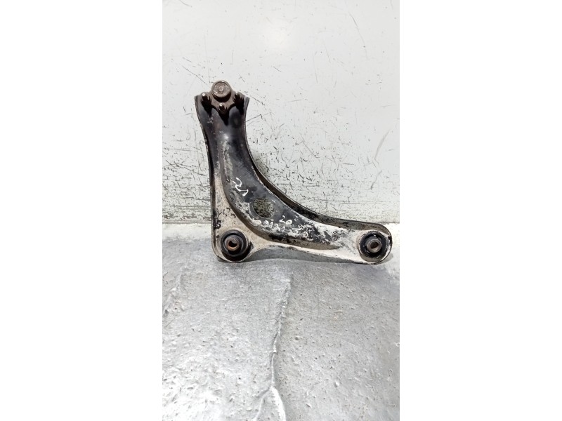 Recambio de brazo suspension inferior delantero izquierdo para citroen c3 1.4 16v sensodrive x-tr referencia OEM IAM   