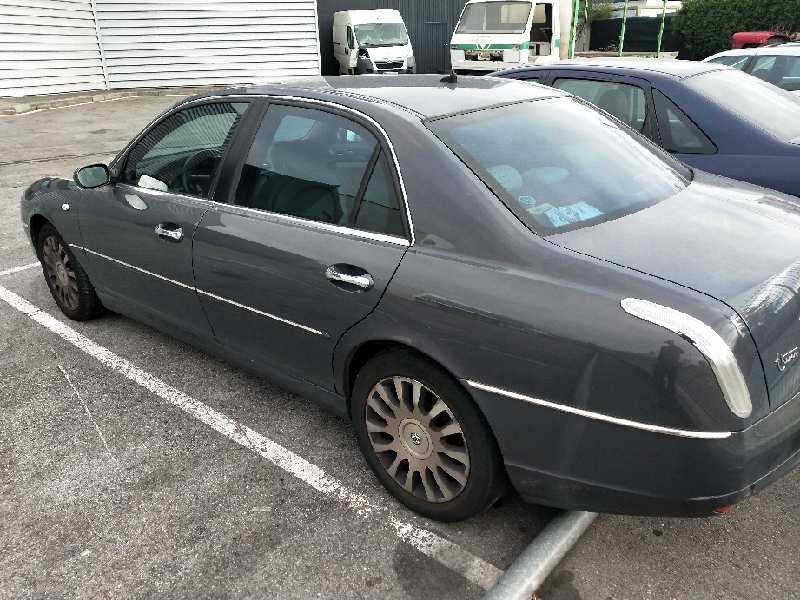lancia thesis (115) del año 2003