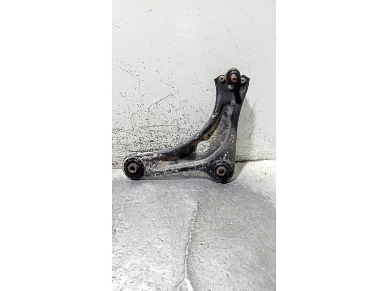 Recambio de brazo suspension inferior delantero izquierdo para citroen c3 1.4 16v sensodrive x-tr referencia OEM IAM   