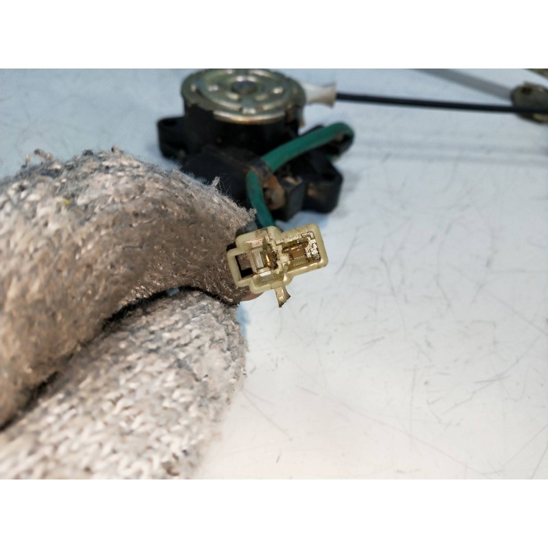 Recambio de elevalunas delantero izquierdo para mitsubishi eclipse (d20) 2.0 16v cat referencia OEM IAM MB517947 AY0621004780 3P