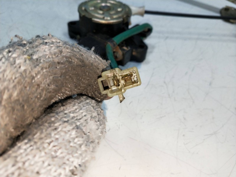 Recambio de elevalunas delantero izquierdo para mitsubishi eclipse (d20) 2.0 16v cat referencia OEM IAM MB517947 AY0621004780 3P