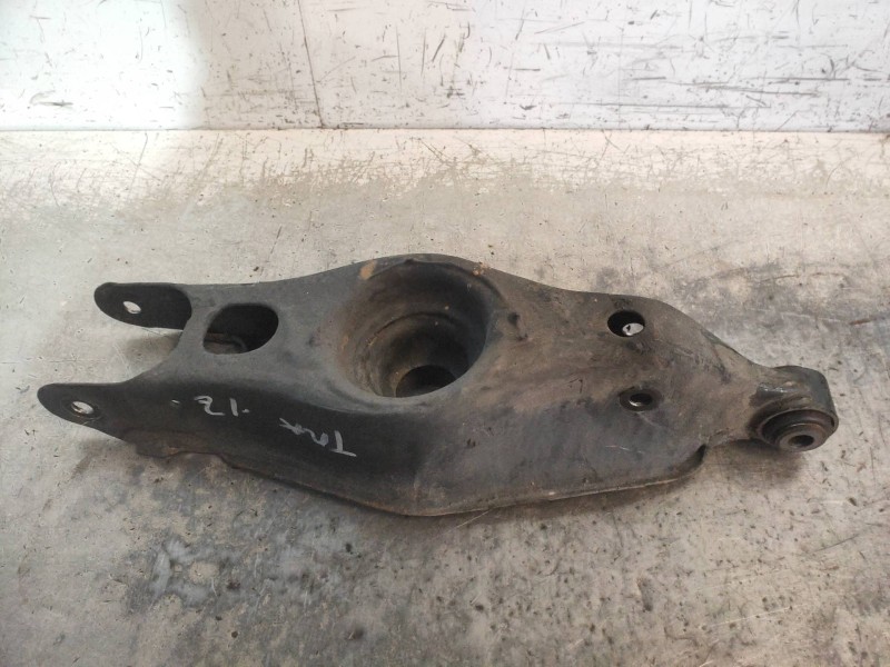 Recambio de brazo suspension inferior trasero izquierdo para lancia thema gold referencia OEM IAM   68206294AB