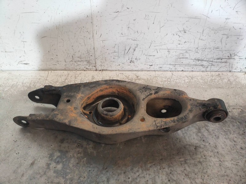 Recambio de brazo suspension inferior trasero izquierdo para lancia thema gold referencia OEM IAM   68206294AB