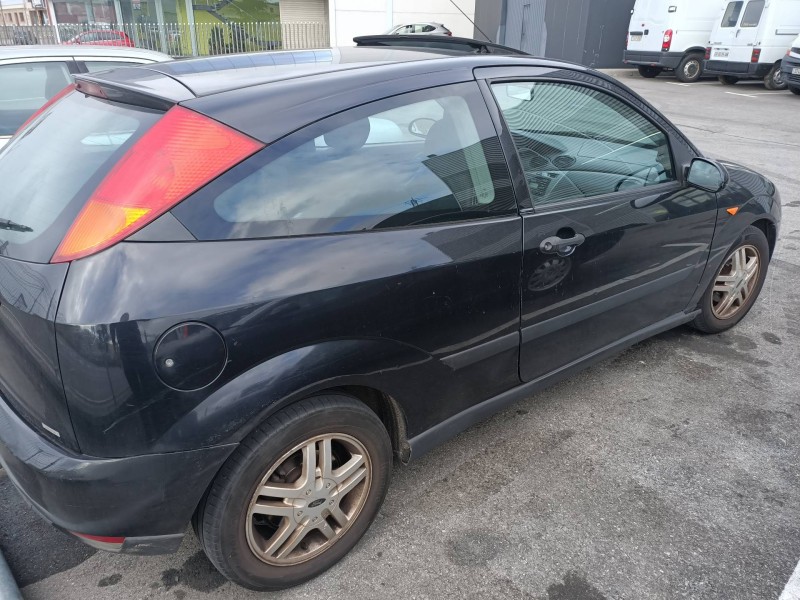 ford focus berlina (cak) del año 2000