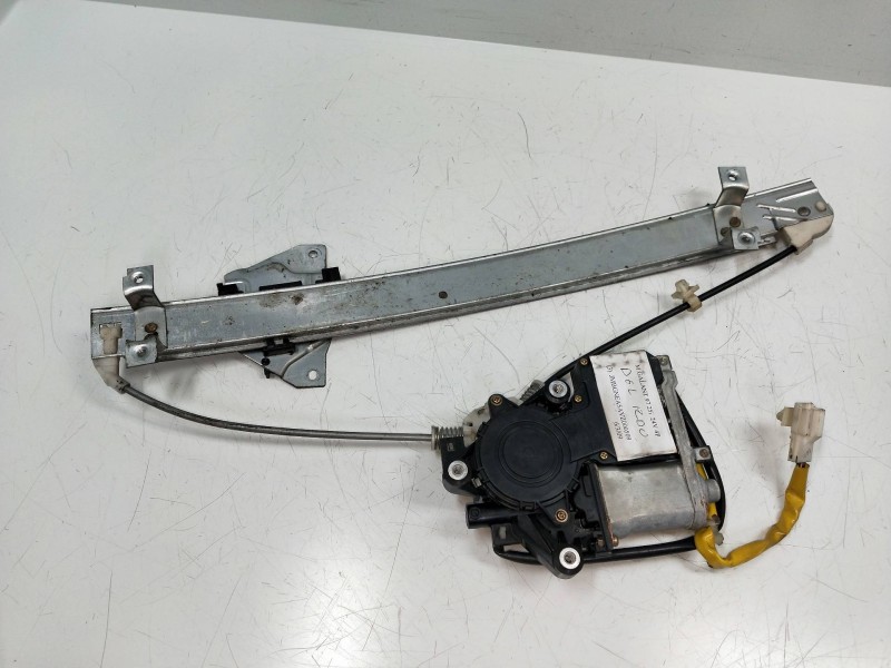 Recambio de elevalunas delantero izquierdo para mitsubishi galant berlina (ea0) 2500 v6 24v referencia OEM IAM MR280665 06202000