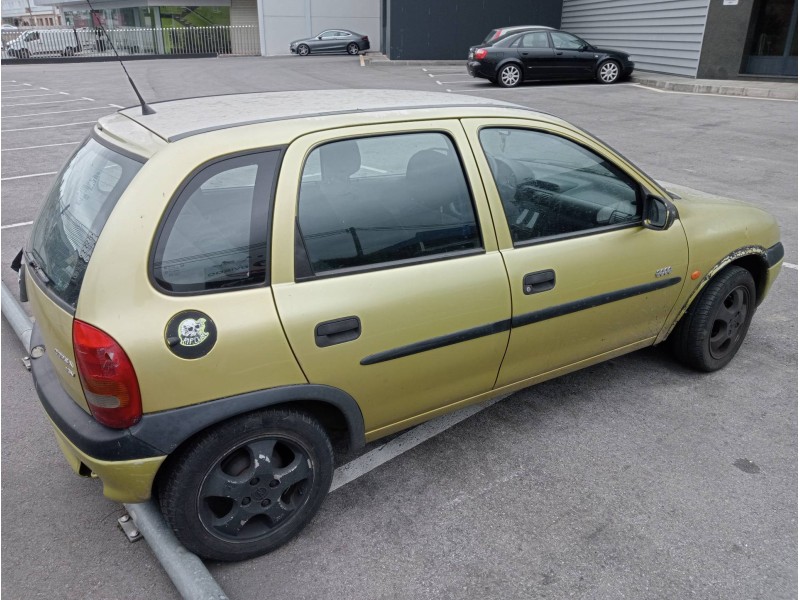 opel corsa b del año 2000