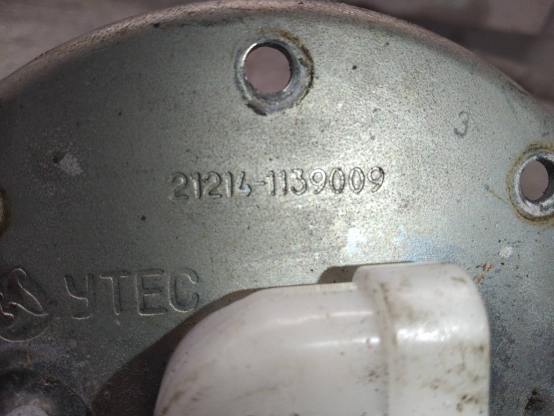 Recambio de bomba combustible para lada niva ( 2121 / 21213 / 21214 / 21215 ) 1.7 cat referencia OEM IAM 212141139009  