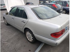 mercedes clase e (w210) berlina diesel del año 2001 2