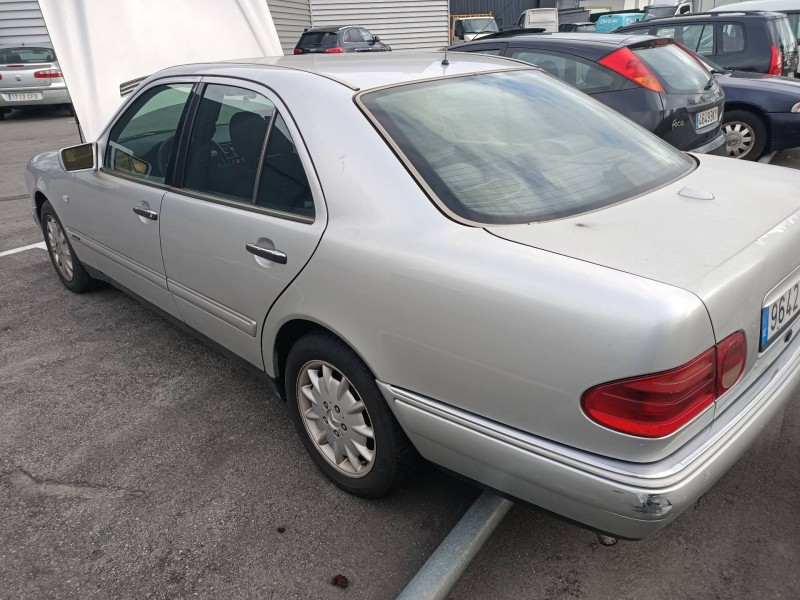 mercedes clase e (w210) berlina diesel del año 2001