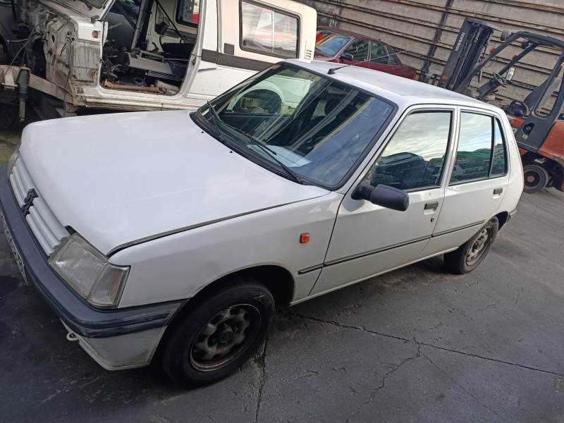 peugeot 205 berlina del año 1997