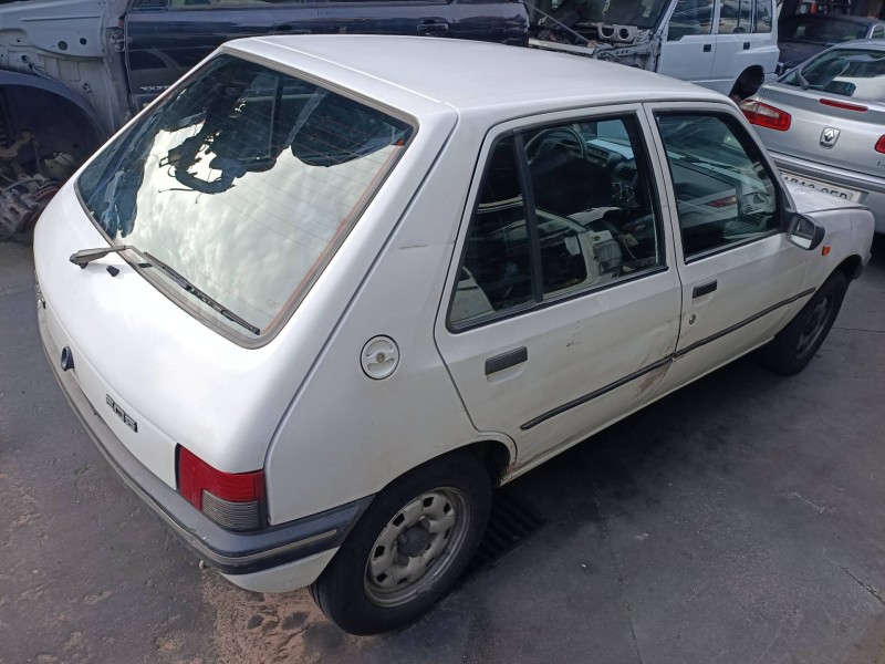 peugeot 205 berlina del año 1997