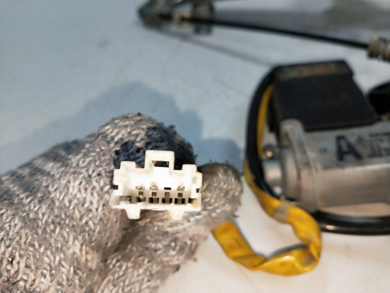 Recambio de elevalunas delantero izquierdo para mitsubishi galant berlina (ea0) 2400 gls referencia OEM IAM MR280665 0620200085 