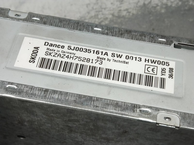 Recambio de sistema audio / radio cd para skoda fabia (5j2 ) style referencia OEM IAM 5J0035161A  