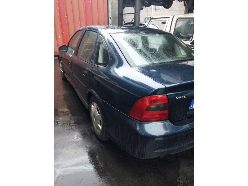 opel vectra b berlina del año 2001