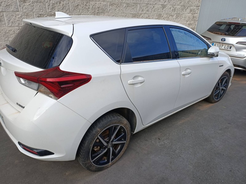 toyota auris del año 2017