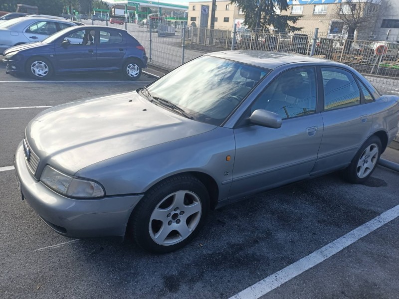 audi a4 berlina (b5) del año 2001