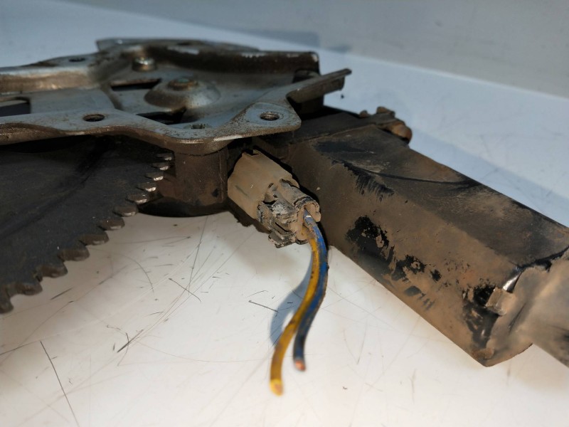 Recambio de elevalunas trasero izquierdo para mitsubishi galloper (hyundai) 2.5 td (5-ptas.) referencia OEM IAM   5P