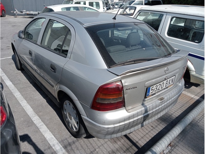 opel astra g berlina del año 2002