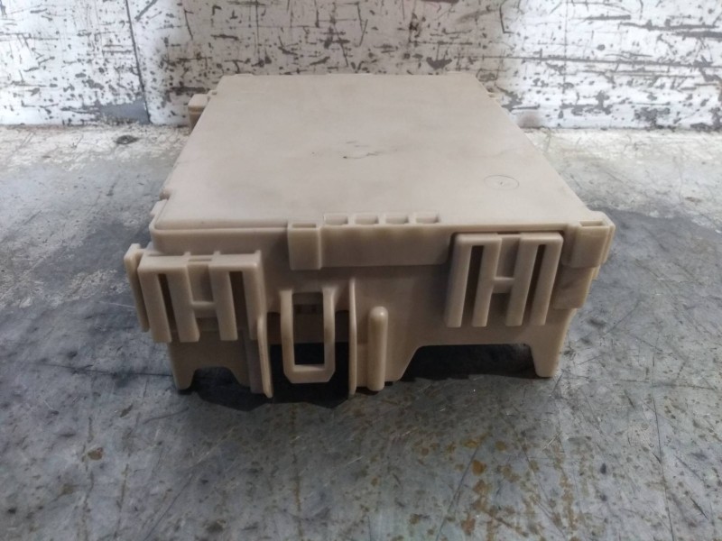 Recambio de caja reles / fusibles para citroen c1 urban ride referencia OEM IAM 827300H030A  